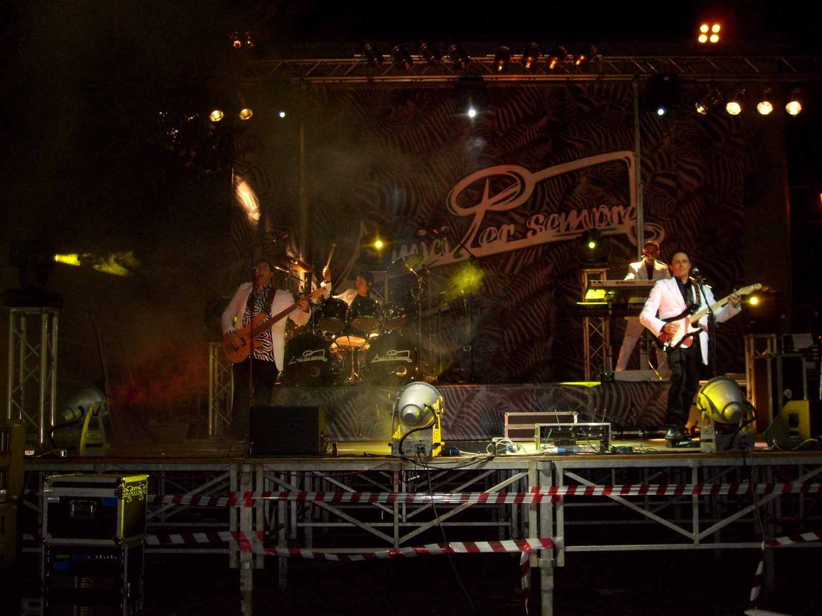 Scenografia zebrata – Amici Per Sempre live Viterbo